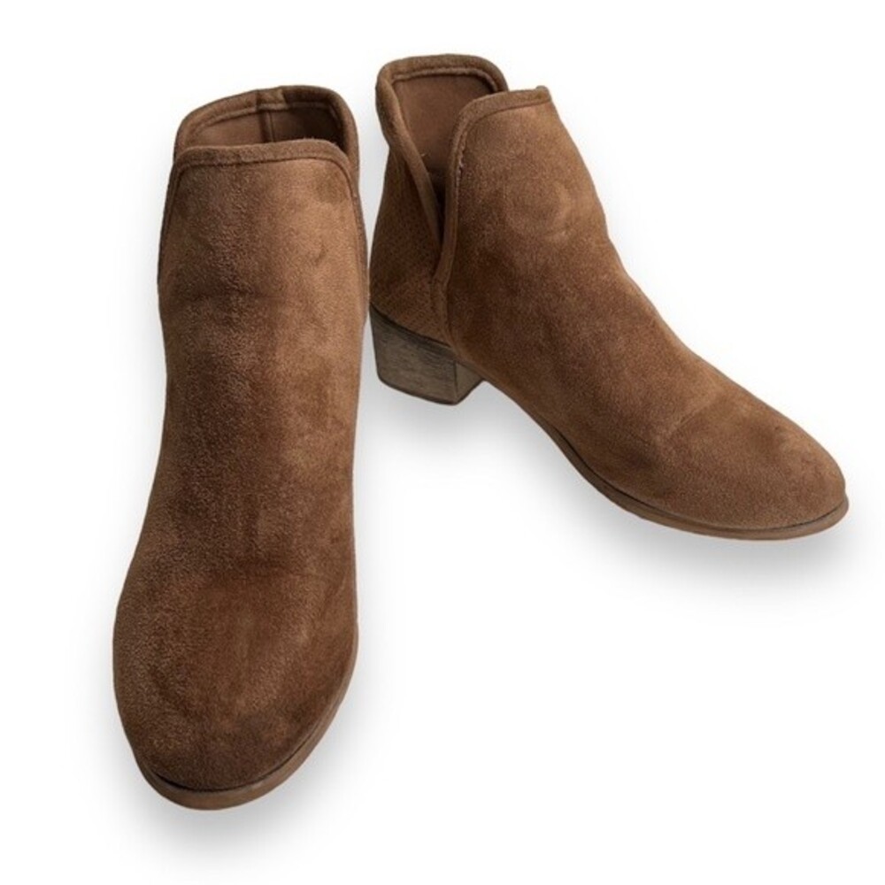 Seven7 Soho Boot Tan Faux Suede Perfed Chelsea Wood Heel Pull On Bootie Women 8